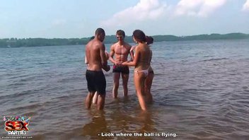 Русская студенческая вечеринка с блядями на озере (Часть 3)