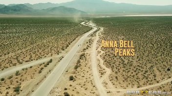 Горячие байкерши связали и трахнули лысого шерифа с большим челном Анна Белл Пикс (Anna Bell Peaks)