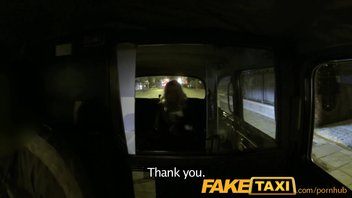 FakeTaxi - Великолепная мамаша веселиться с водителем в полночь