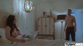 Жена смотрит, как муж с большим членом трахает во все дырки молоденькую блондинистую соску с большими сиськами Кайла Кайден (Kayla Kayden)