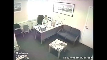 На скрытую камеру в офисе