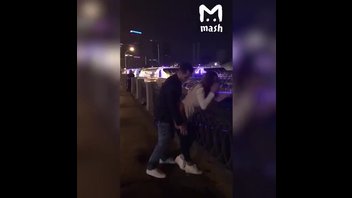 Секс-видео с Настей Рыбкой на столичной набережной напротив гостиницы Украина