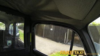 FakeTaxi - Британская красотка получает сперму водителя на свою лысую киску